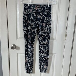 Lululemon Athletica Floral Patterned 27.5" High Rise Leggings Size 6 Activewear
